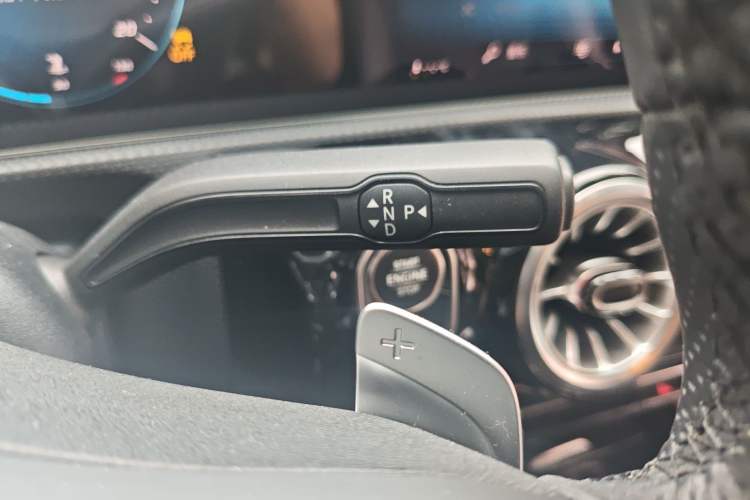 Used Mercedes-Benz A-Class 2022 Revised Version A 200 L Sport Sedan Fashionable Style Gear Lever