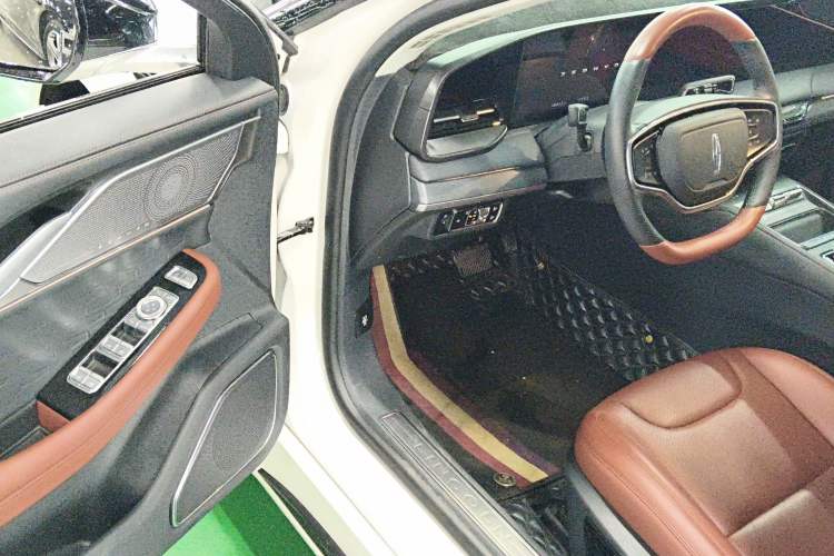 Used Lincoln Z 2022 iXiang Luxury Edition Driver Seat