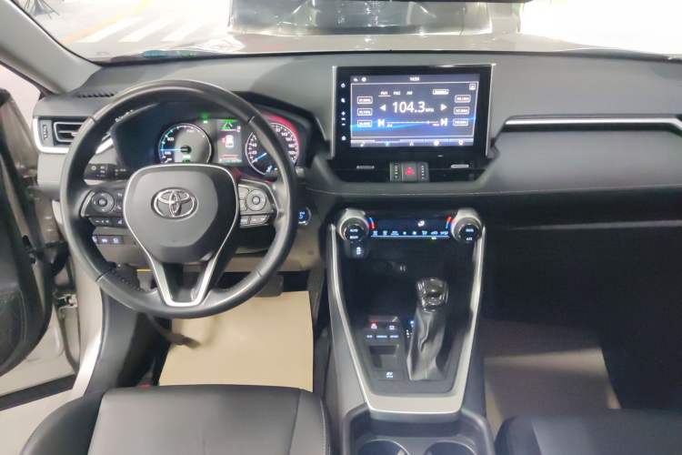 Used Toyota Wildlander 2022 Dual-Engine 2.5L E-CVT Two-Wheel Drive Luxury PLUS Edition Audio And AC Panel