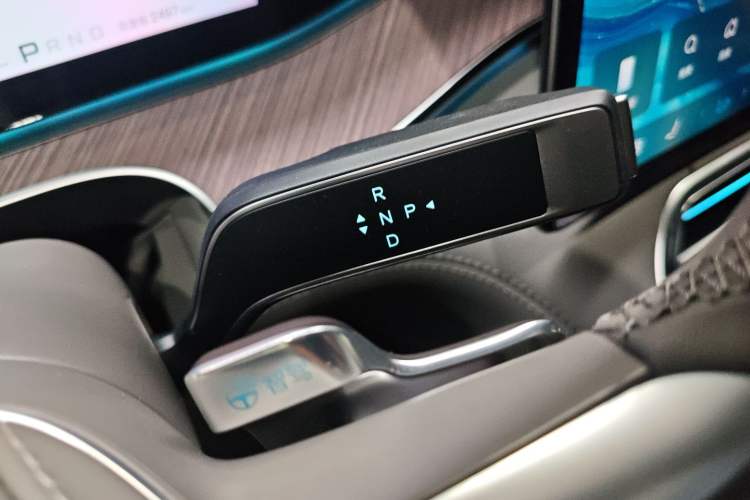 Used Denza N9 2025 Flagship Model Gear Lever