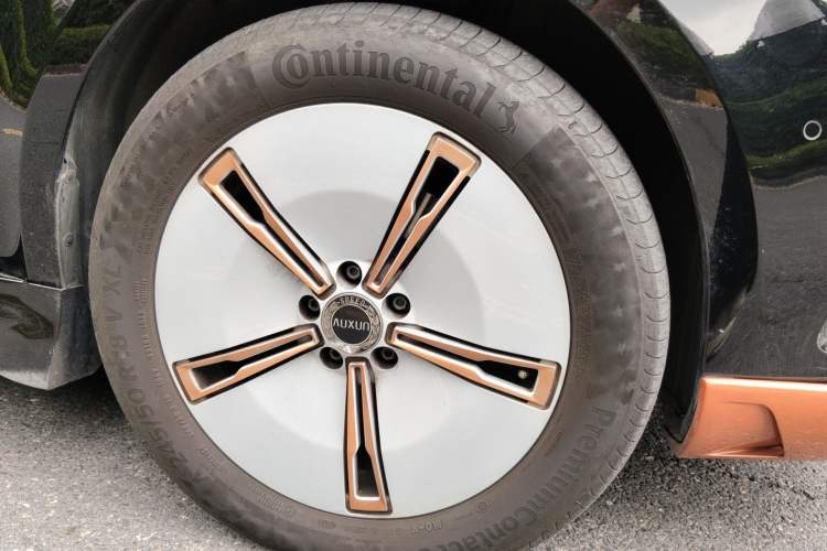 Used Mercedes-Benz V-Class  Right Front Wheel Hub