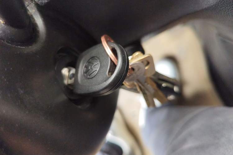 Used Volkswagen Sagitar 2011 1.6L Manual Comfort Version Vehicle Key