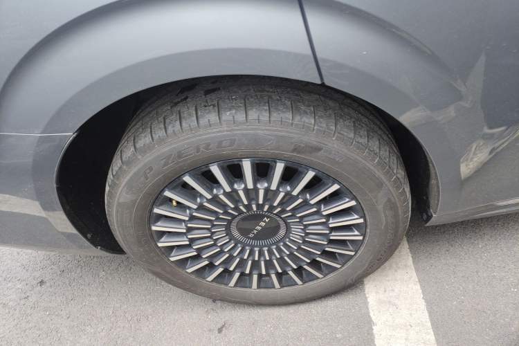 Used Zeekr 009 2024 Six-Seat Executive Version 4WD 108 kWh Right Rear Wheel Hub