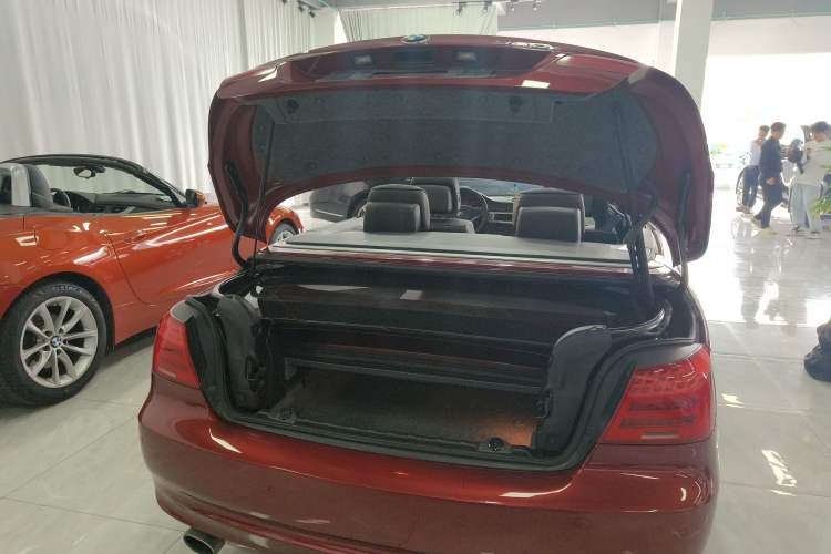 Used BMW 3 Series 2011 320i Convertible Coupe
