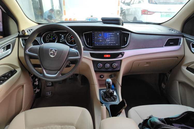 Used Baojun 730 2016 Revised 1.5L Manual Standard Version 7 Seats China V Emission Standard Interior 2