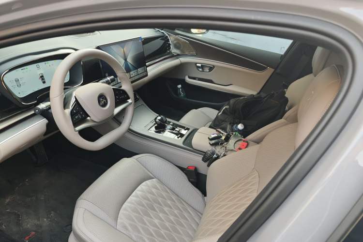 Used BYD Han 2025 DM-i Intelligent Driving Edition 125KM LiDAR Flagship Model Left Front Seat