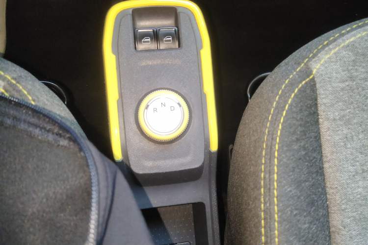 Used Chery QQ Ice Cream 2022 170km Sundae Phosphate Lithium-Ion Gear Lever