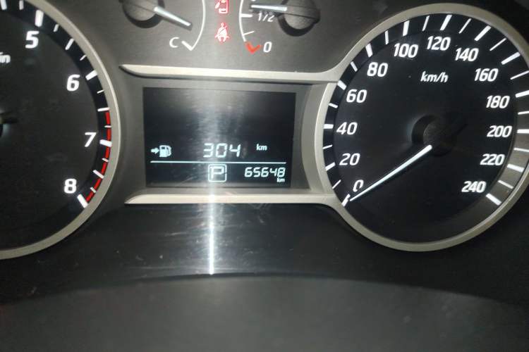 Used Nissan Lannia 2016 1.6L CVT Smart Cool Edition Odometer Close Up