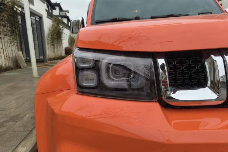 Used BAIC Off-Road BJ40 2023 2.0T Automatic Four-Wheel Drive Urban Hunter Edition Chivalrous Type Right Front Headlight