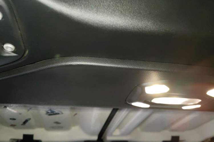 Used Jeep Wrangler 2019 2.0T Sahara Four-Door Version China VI Emission Standard