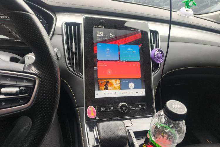 Used Roewe i6 MAX 2020 300TGI Automatic Supreme Edition with Cool Sunroof and Advanced Driving Features