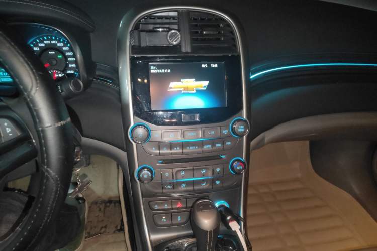 Used Chevrolet Malibu 2014 2.0L Automatic Luxury Edition Audio And AC Panel