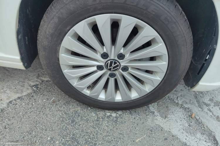 Used Volkswagen Lavida 2021 1.5L Automatic Comfort Edition Right Front Wheel Hub