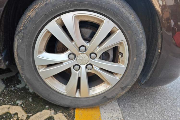 Used Peugeot 408 2014 1.8L Manual Leading Edition