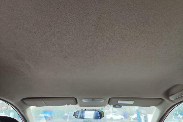 Used Venucia R50 2016 1.6L Manual Elite Edition
