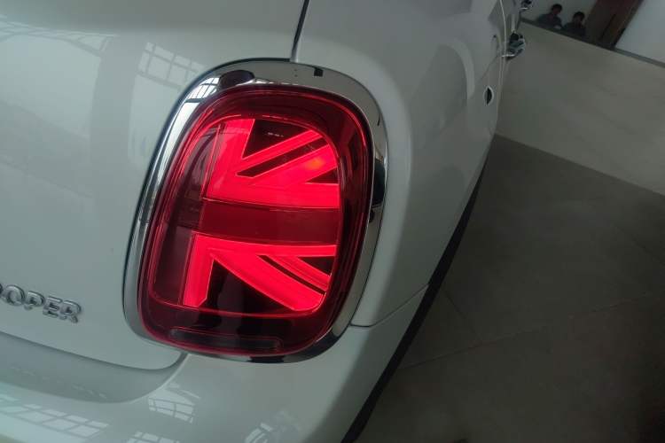 Used MINI 2023 Updated 1.5T COOPER Artist Five-Door Edition Exterior 3