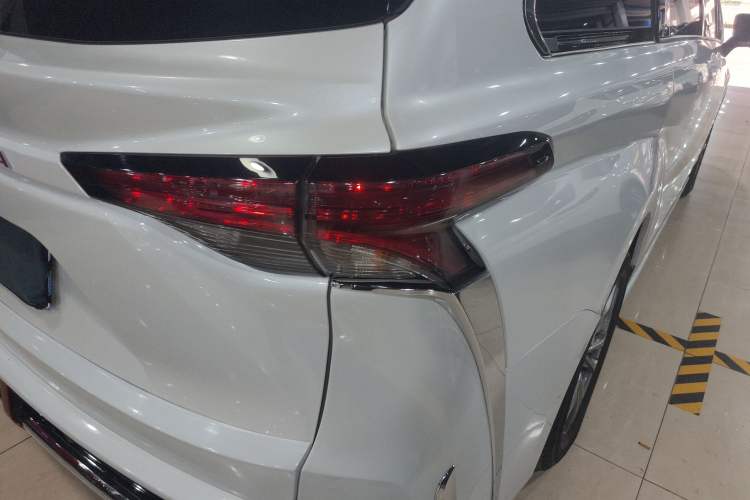 Used Toyota Sienna 2023 2.5L Hybrid Comfort Edition
