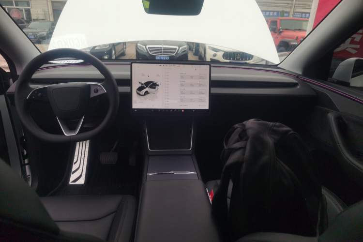 Used Tesla Model Y 2025 Long-Range All-Wheel-Drive Version
