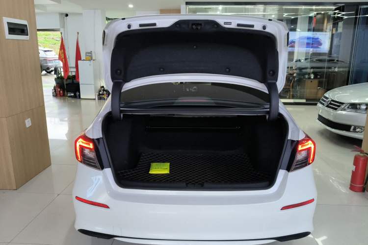 Used Honda Civic 2023 240TURBO CVT Dynamic · Center Stage Special Edition
