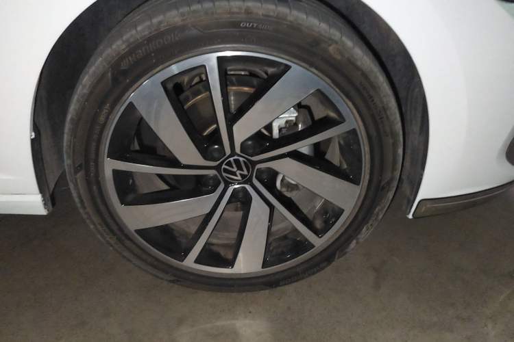 Used Volkswagen Sagitar 2025 Revised Version 2 300TSI DSG Excellence Edition Right Front Wheel Hub