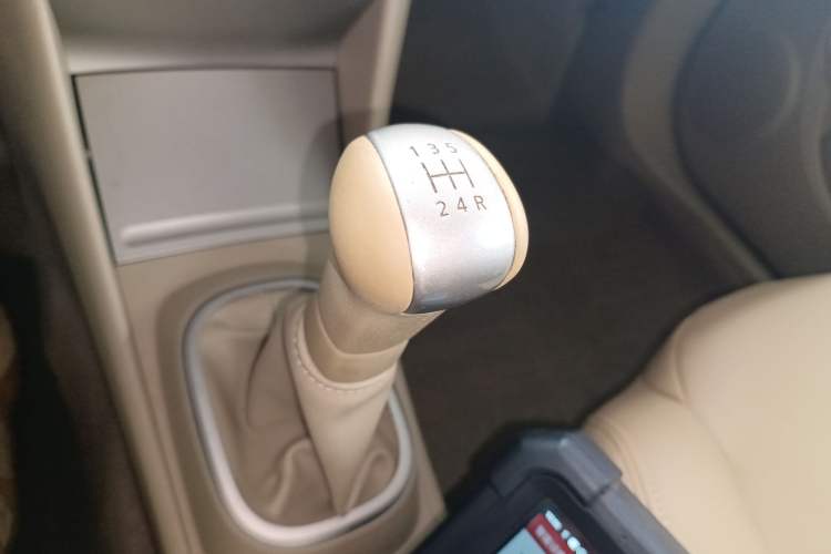 Used Nissan Sylphy 2012 Classic 1.6XE Manual Comfort Edition Gear Lever