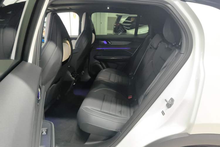 Used Lynk & Co 01 EM-P 2023 1.5TD EM-P Dawn Edition Interior 4