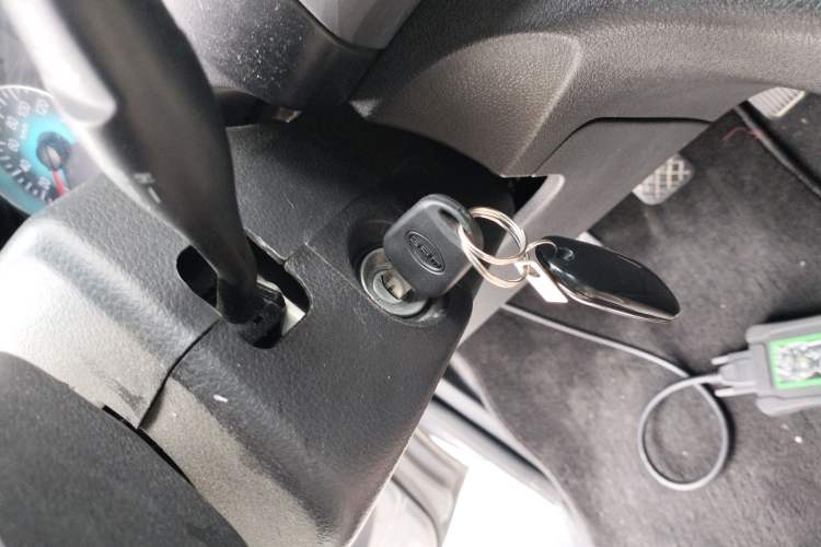 Used Jinbei Gold Hiace M Classic 2022 1.5L Travel Lion Passenger Van 6 Seats
