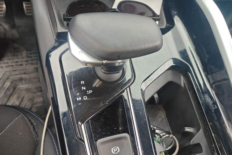 Used Geely Auto Preface 2025 Dongfang Yao 2.0TD Lanxing Edition Gear Lever