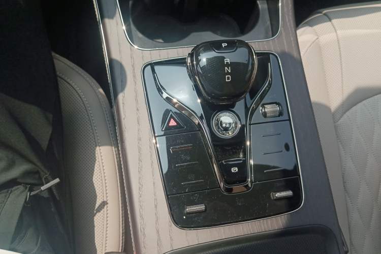 Used BYD Han 2025 DM-i Intelligent Driving Edition 125KM LiDAR Flagship Model
