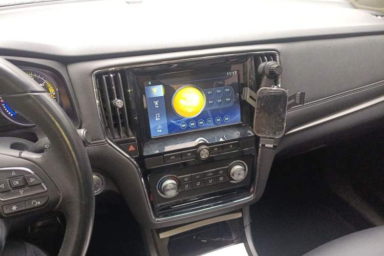 Used Roewe i6 New Energy 2019 PLUS 50T 4G Connected Glory Luxury Edition Audio And AC Panel