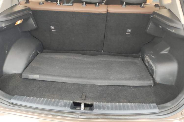 Used FAW Senya R7 2016 1.6L Manual Smart Version Trunk