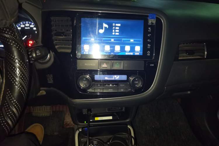 Used Mitsubishi Outlander 2019 2.0L Two-Wheel Drive Comfort Edition 7-Seater China VI Standard
