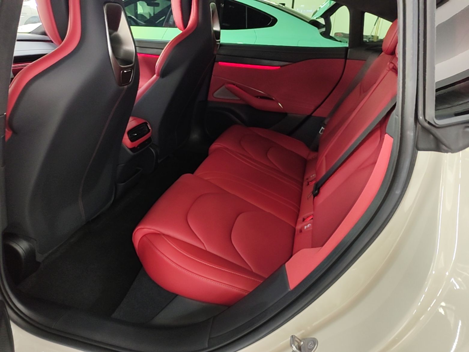 Xiaomi Auto SU7 2024 Four-Wheel Drive Ultra-Long Range Advanced Intelligent Driving Max Edition — снимка 20