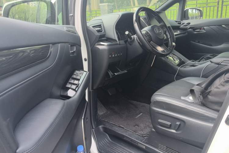 Used Lexus LM 2020 300h Seven-Seat Elegant Edition
