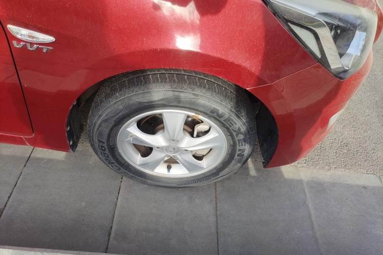 Used Hyundai Verna (older generation) 2014 1.4L Automatic Smart GLS Right Front Wheel Hub