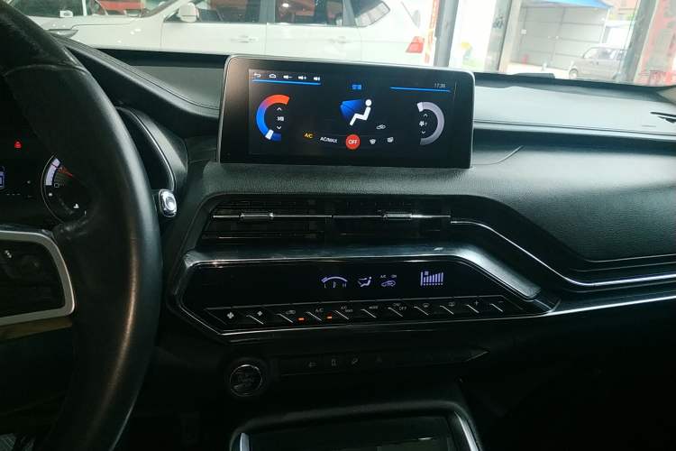 Used Zotye T500 2018 1.5T Manual Luxury Model Audio And AC Panel