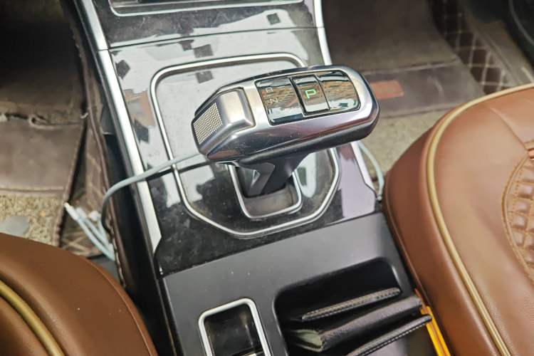 Used Haval H2 2018 Chuanxiang Edition Red Badge 1.5T Dual-Clutch Two-Wheel Drive Fashionable Model