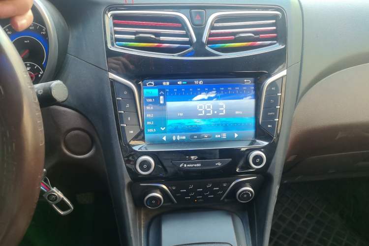 Used Haima V70 2016 2.0L Manual - Comfort Edition 6 Seats
