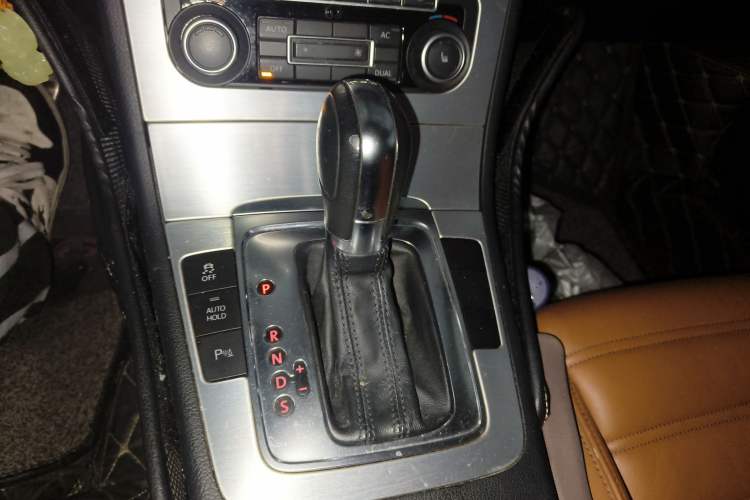Used Volkswagen FAW-Volkswagen CC 2011 2.0 TSI Luxury Edition Gear Lever