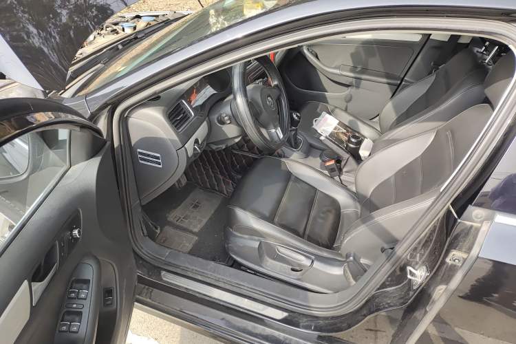 Used Volkswagen Sagitar 2014 1.6L Manual Comfort Model