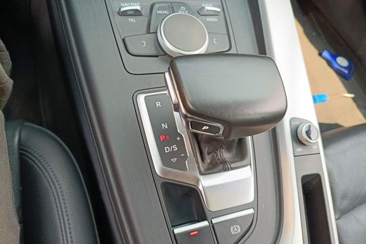 Used Audi A5 2017 Sportback 40 TFSI Fashion Model Gear Lever