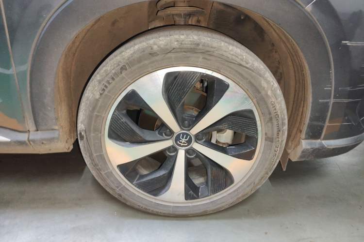 Used BYD Song PLUS New Energy 2021 DM-i 110KM Flagship PLUS Right Front Wheel Hub