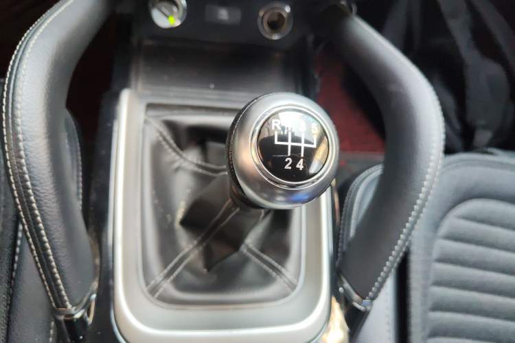 Used Zotye SR7 2016 1.5T Manual Cube Road Edition China IV Standard
