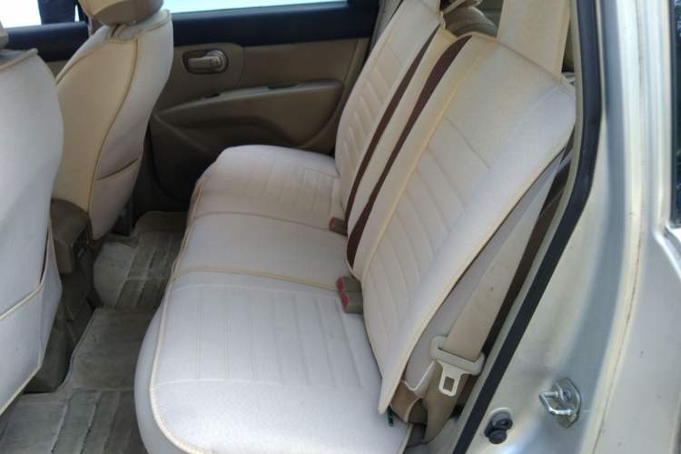 Used Nissan Livina 2013 1.6XE Manual Comfort Edition
