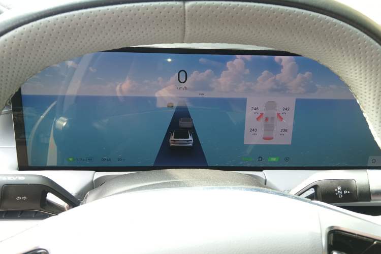 Used Geely Galaxy E8 2024 665 km Range Rear-Drive Starship Long-Range Version
