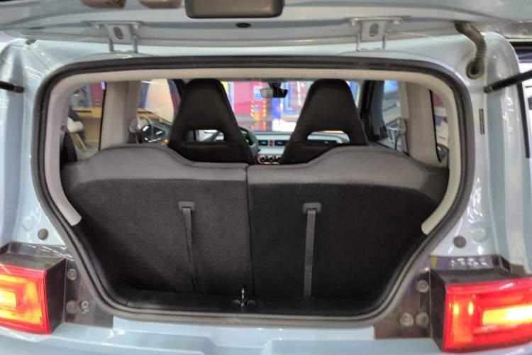 Used Wuling Hongguang MINIEV 2022 Easy Version Lithium-NMC Trunk