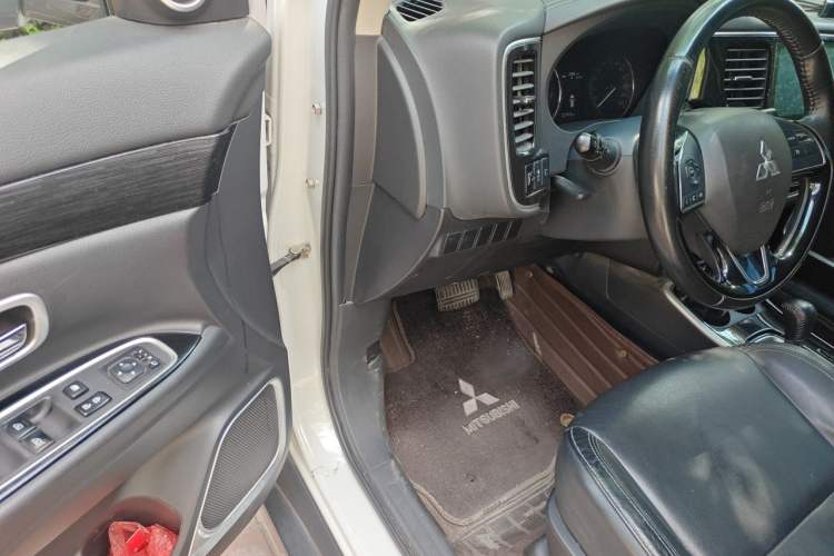 Used Mitsubishi Outlander 2019 2.0L Two-Wheel Drive Comfort Edition 5 Seats China V Standard
