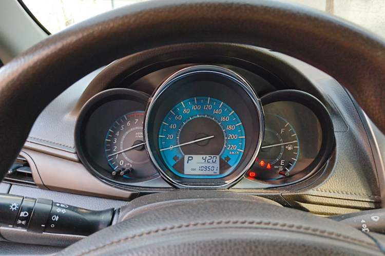 Used Toyota YARiS L Zhi Xuan 2015 1.5E Automatic Charm Edition
