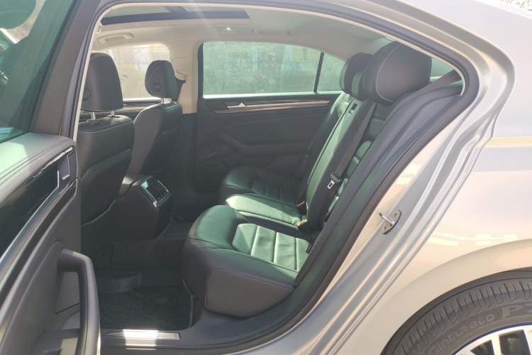 Used Volkswagen Phideon 2019 380TSI Two-Wheel Drive Business Edition China VI Standard