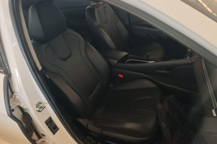 Used Hyundai Elantra 2021 1.5L CVT GLX Elite Edition Right Front Seat